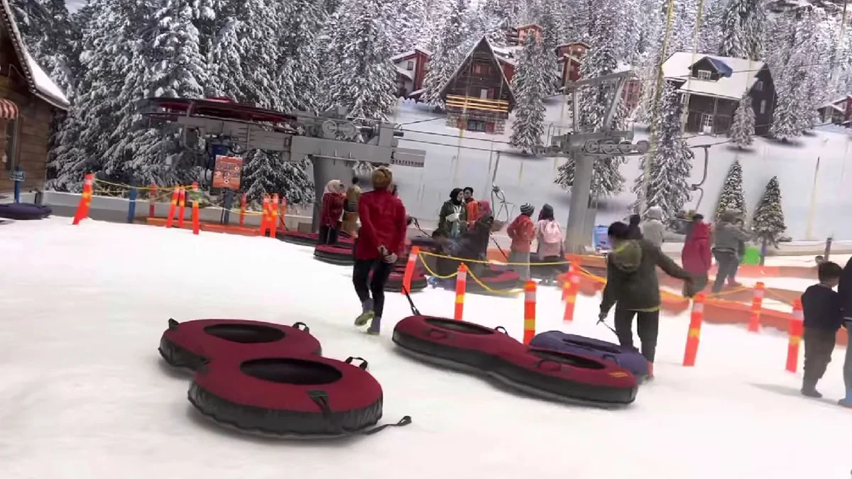 world snow bekasi