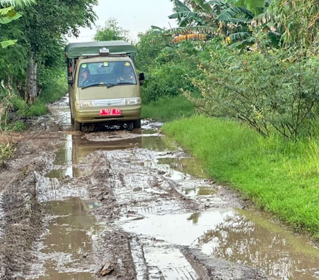 Telusuri Jalan Rusak: Pj Bupati Bekasi Tanggapi Aspirasi Warga Sukatenang