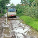 jalan rusak sukatenang