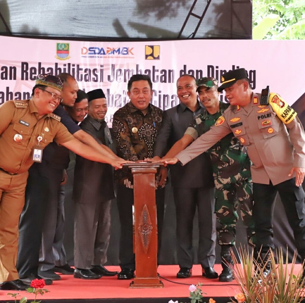 Rehabilitasi Jembatan Cipamingkis Diresmikan Pj Bupati Dedy Supriyadi
