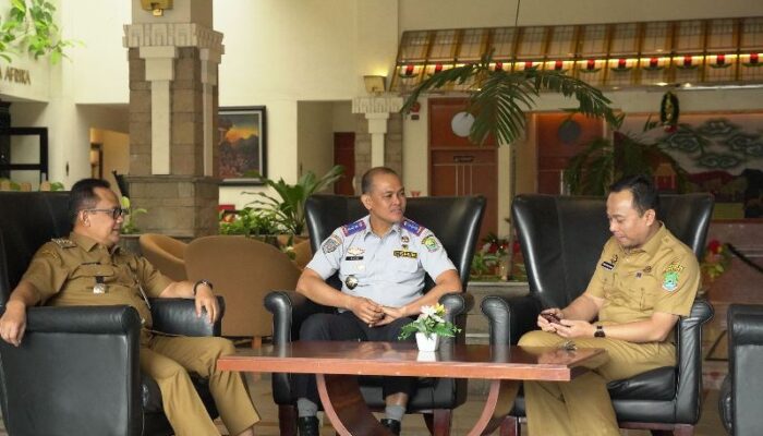 Pj. Wali Kota Bekasi FGD Pencanangan Zero Emission Zone (ZEZ) di Bandung