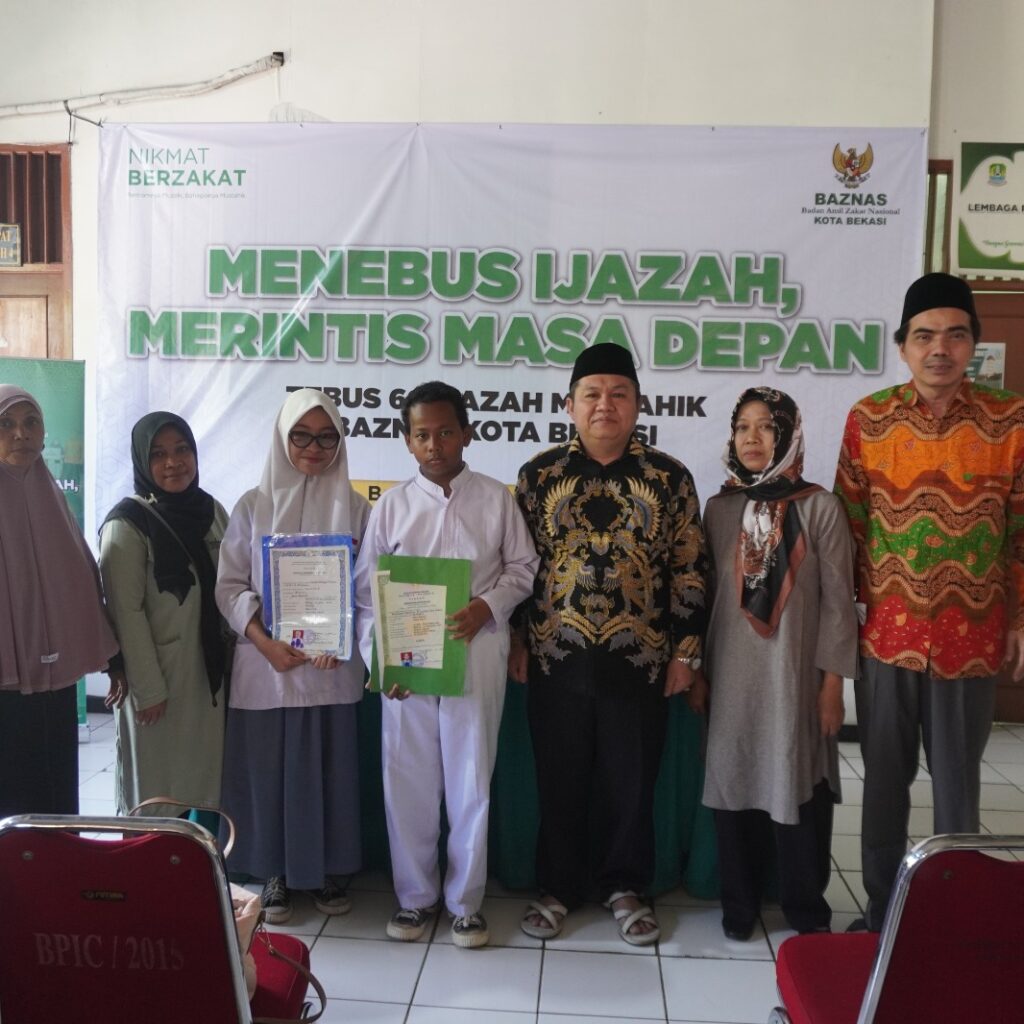 BAZNAS Kota Bekasi Salurkan 64 Ijazah kepada Warga Kurang Mampu