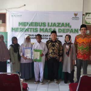 BAZNAS Kota Bekasi Salurkan 64 Ijazah kepada Warga Kurang Mampu