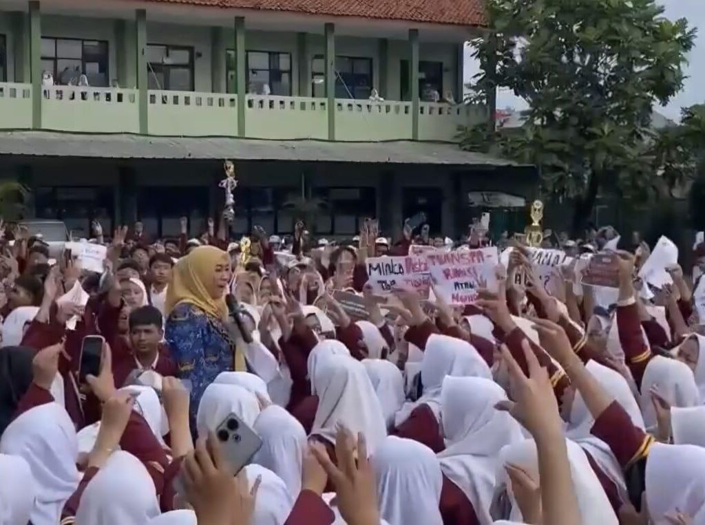 Ratusan Siswa MAN 2 Kota Bekasi Gelar Aksi Damai Tuntut Kepala Sekolah Mundur