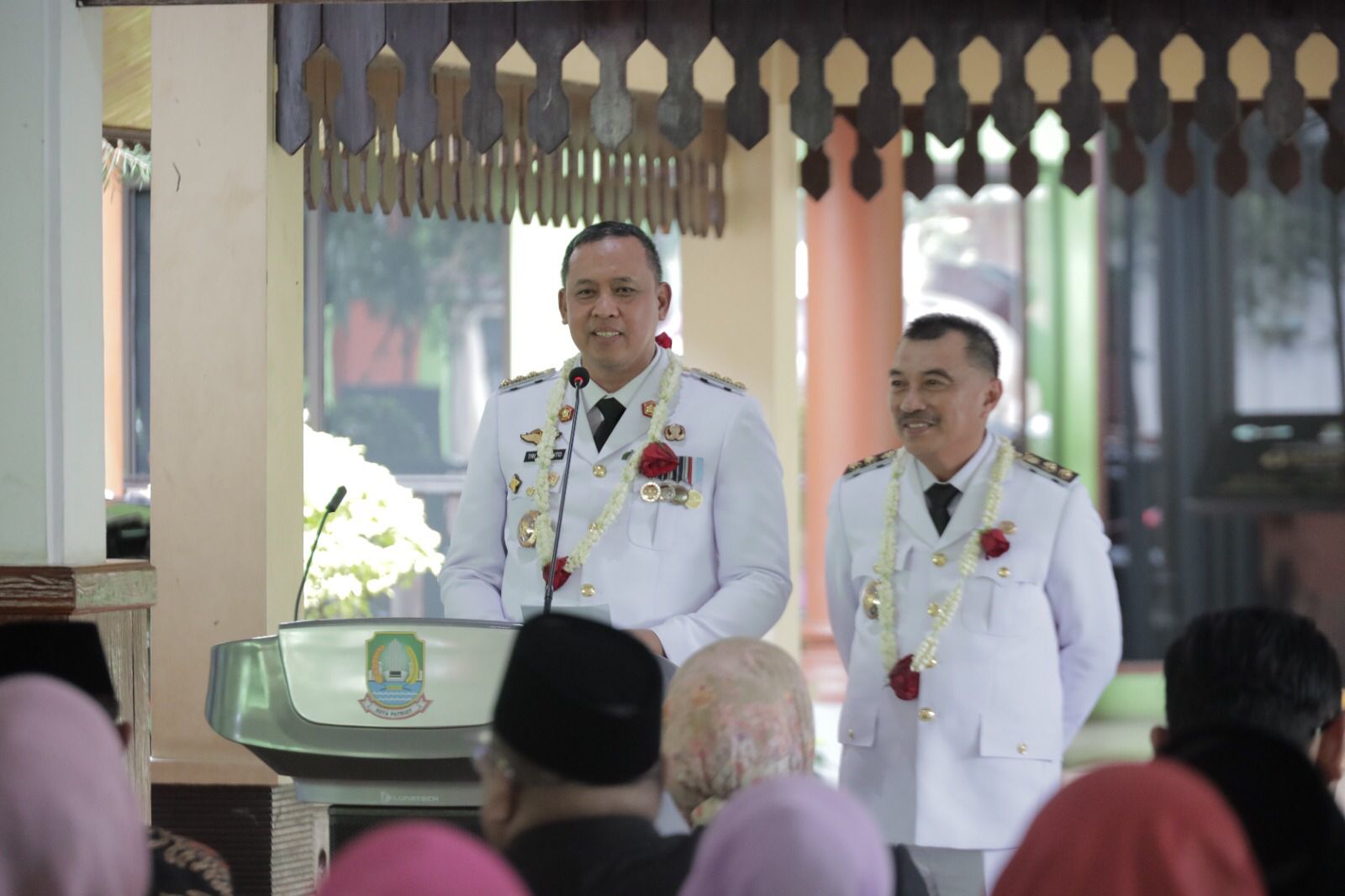 tri adhianto dan babihoe dilantik