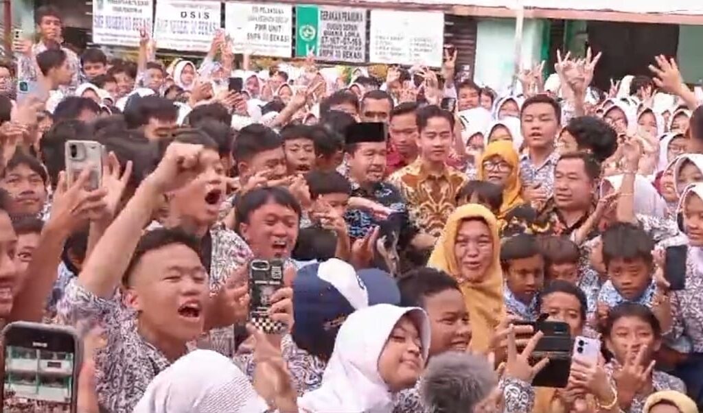 Wapres Gibran Sambangi Sekolah SMP Negeri 30 Bekasi