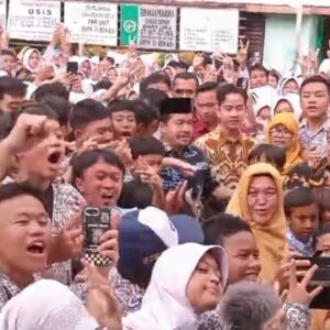 Wapres Gibran Sambangi Sekolah SMP Negeri 30 Bekasi