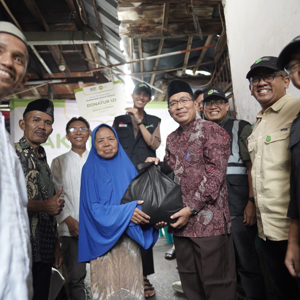 IZI Salurkan Zakat Fitrah untuk Kebahagiaan Warga Manggarai Selatan
