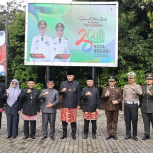 Wawali Bobihoe Kenakan Pakaian Adat Di HUT Kota Bekasi