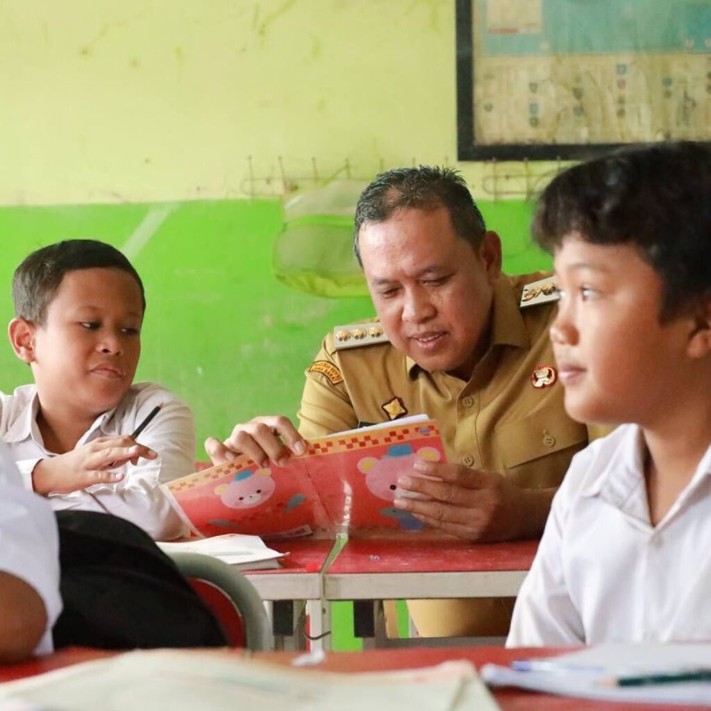 Walikota Tri Pastikan Sekolah Kembali Normal Beroperasi Pasca Banjir