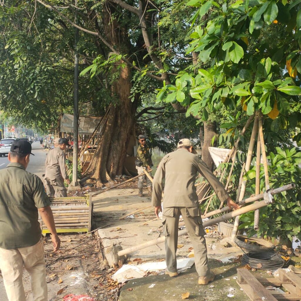 Penertiban 95 Bangunan Liar di Bantaran Kali Rawa Tembaga Berjalan Kondusif
