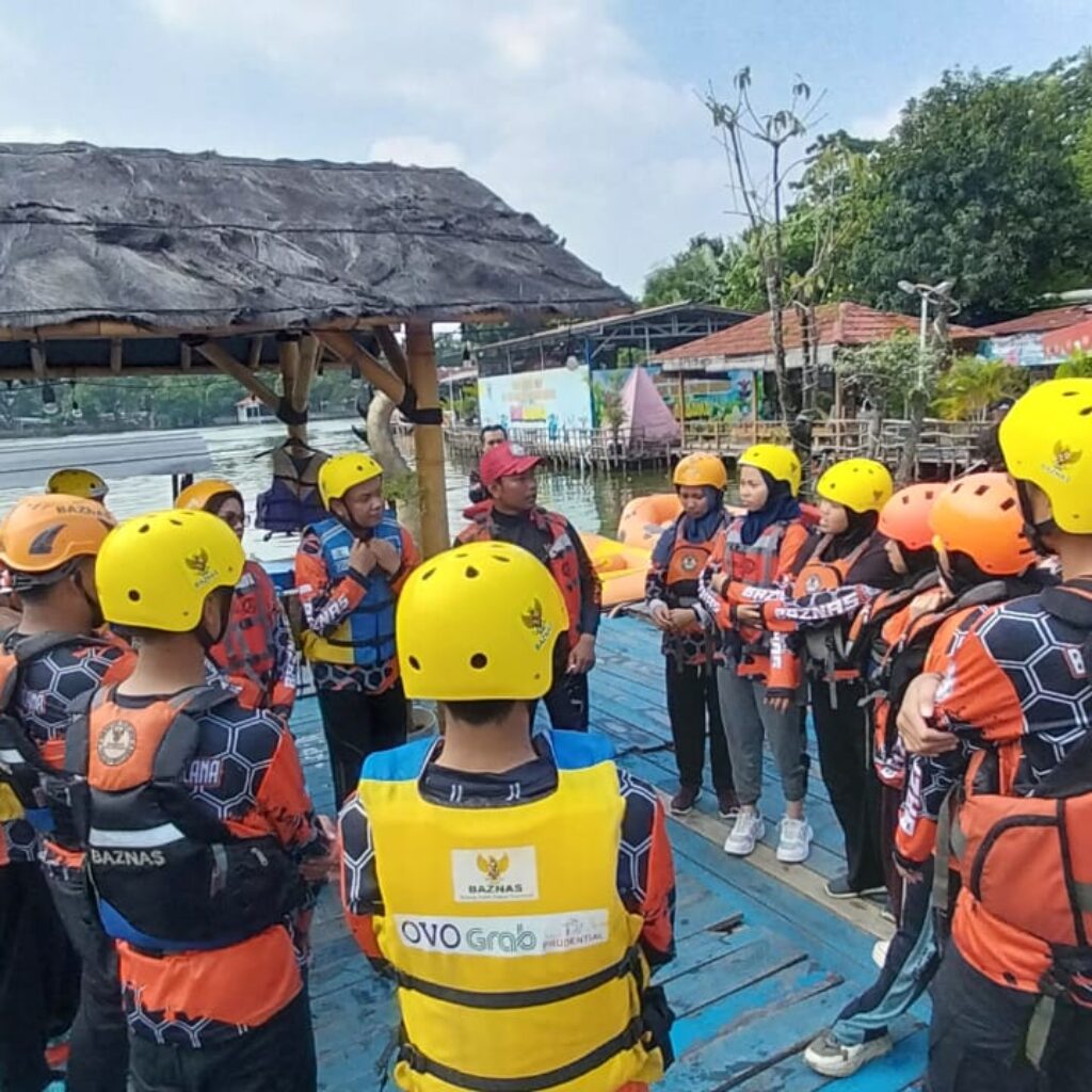 Tingkatkan Kapasitas Relawan Hadapi Bencana, BAZNAS Kota Bekasi Gelar Water Rescue
