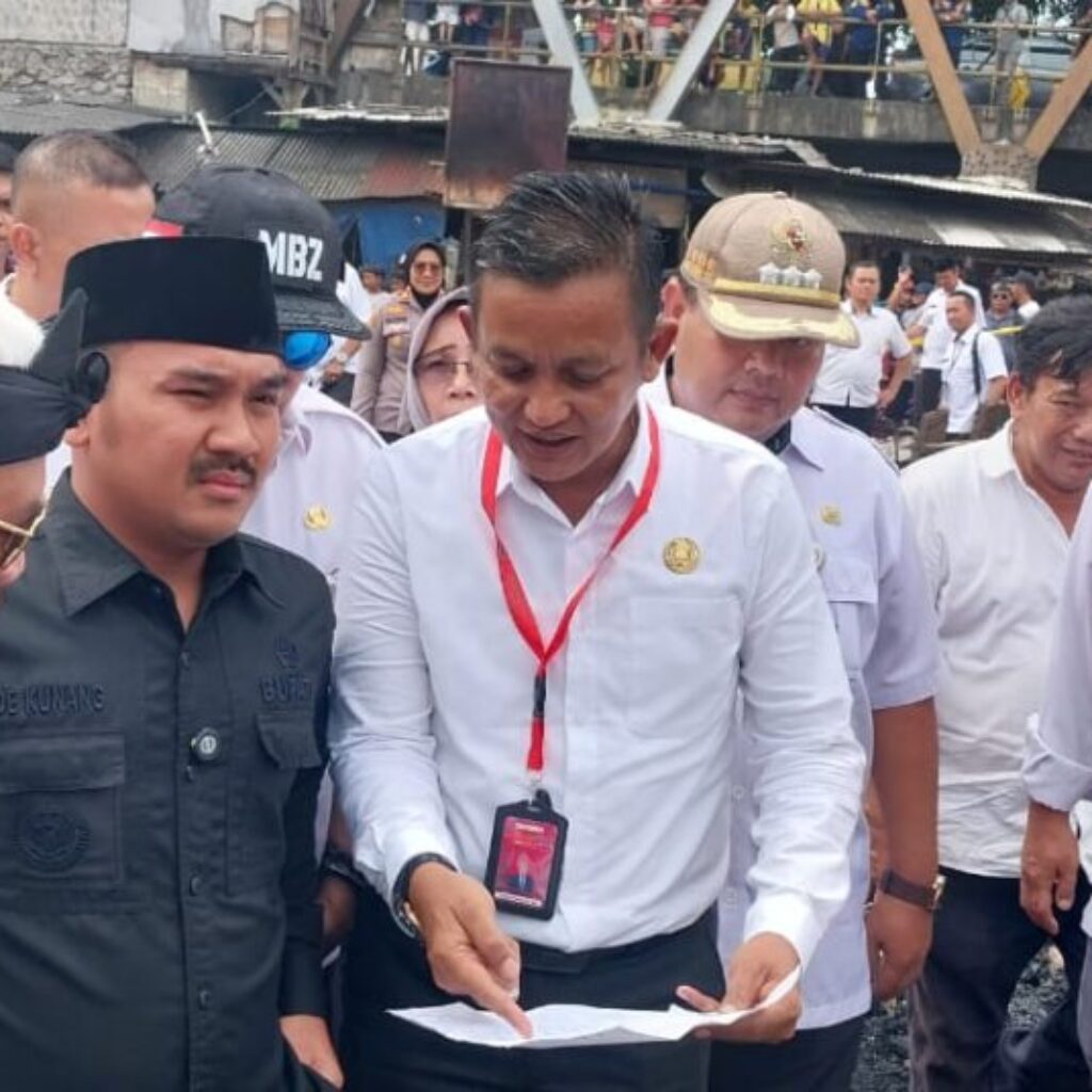 Bupati Bekasi Tinjau Lokasi Kebakaran Pasar Bojong Gede
