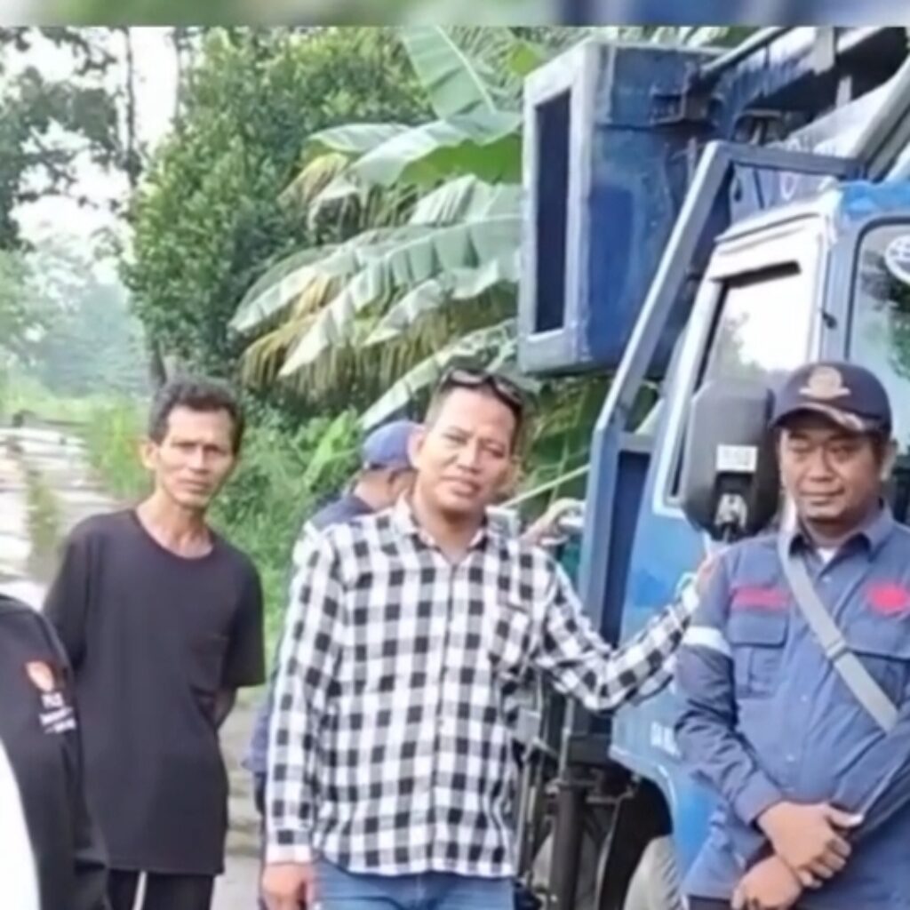 Alimudin Realisasikan Aspirasi Warga Lewat Pemasangan Lampu di Makam Poncol