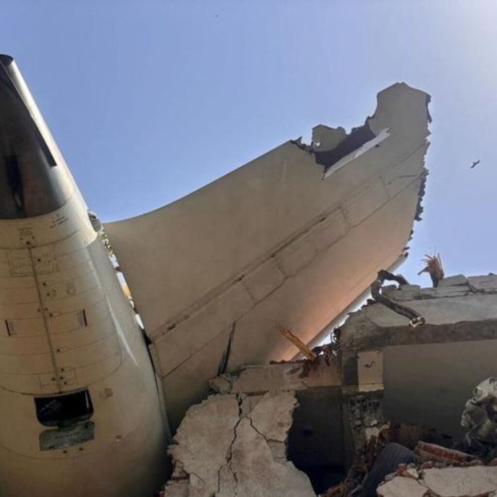 Boeing 787-8 Meledak Usai Lepas Landas, 265 Tewas, Investigasi Internasional Digelar
