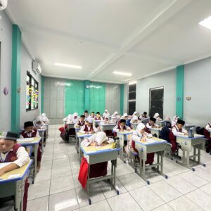 Respons Kritis Orang Tua Soal Aturan Masuk Sekolah Pagi di Jawa Barat