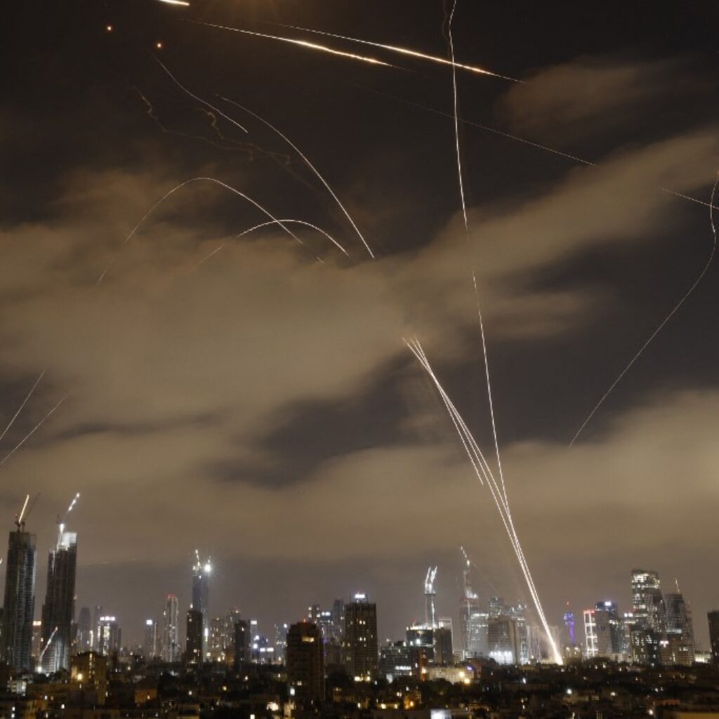 Konflik Iran-Israel Memanas, Iran Targetkan Pangkalan AS di Timur Tengah