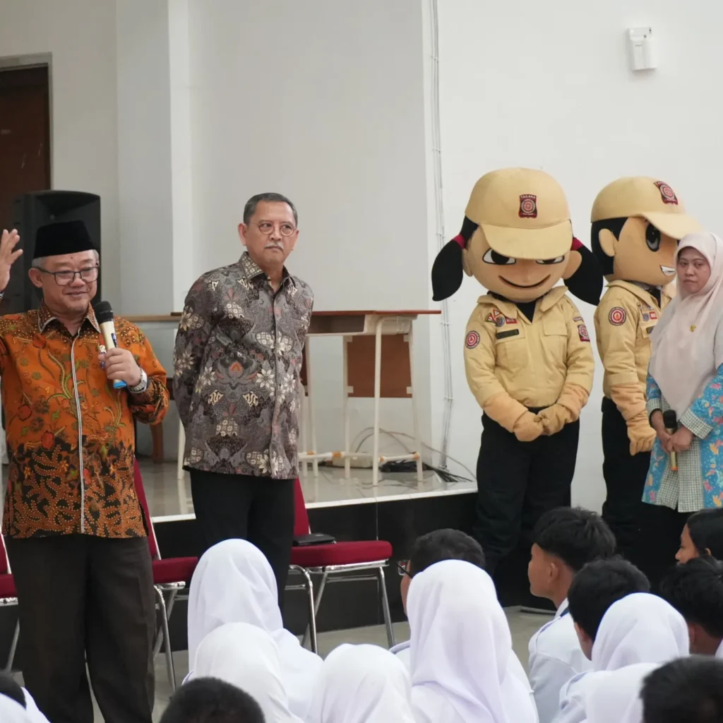 SMA Rakyat 13 Bekasi Tumbuhkan Disiplin dan Tangguh Sejak Hari Pertama