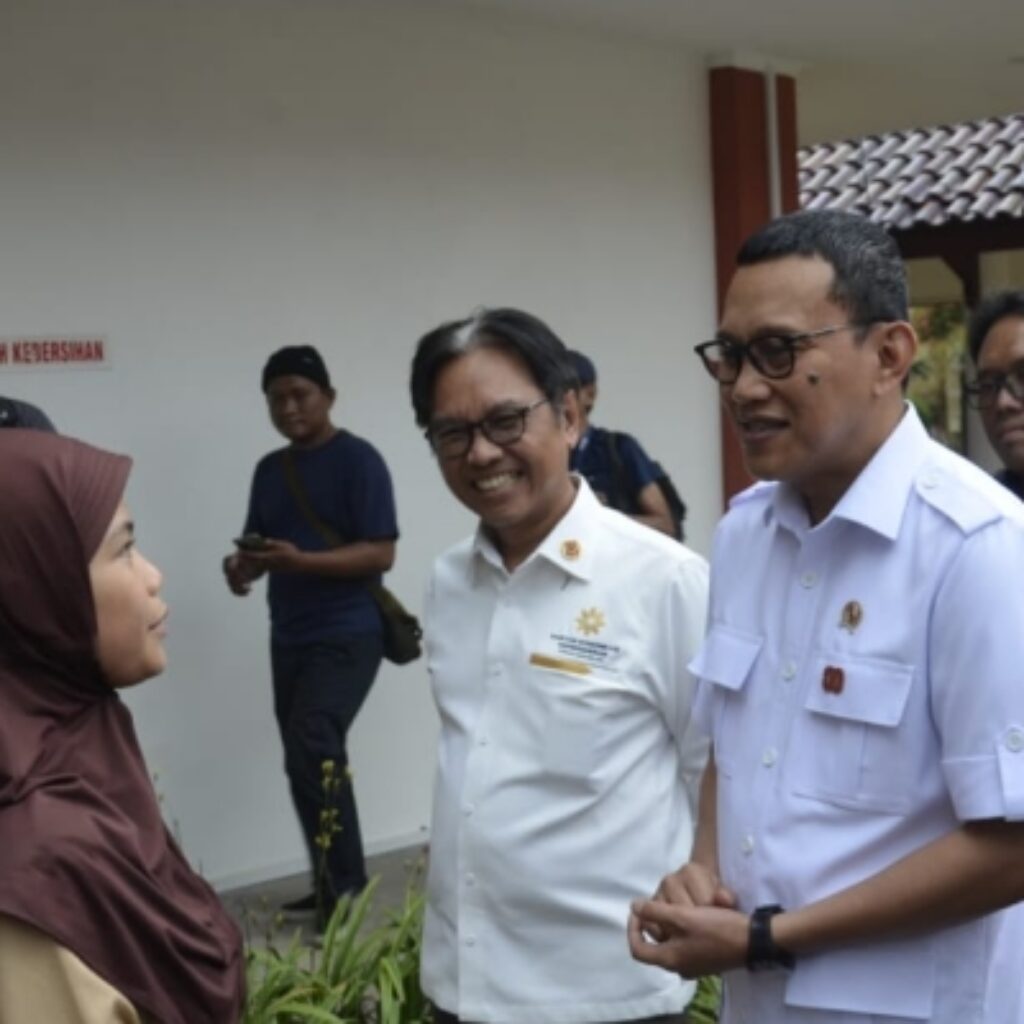 Dikunjungi Menteri, Kadir Karding: Sekolah Rakyat Bekasi Terapkan Program Kelas Migran untuk Siswa