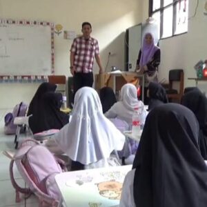 DPRD Bekasi Desak Pemkab Lengkapi Meja dan Kursi di SDN Sukadanau 04