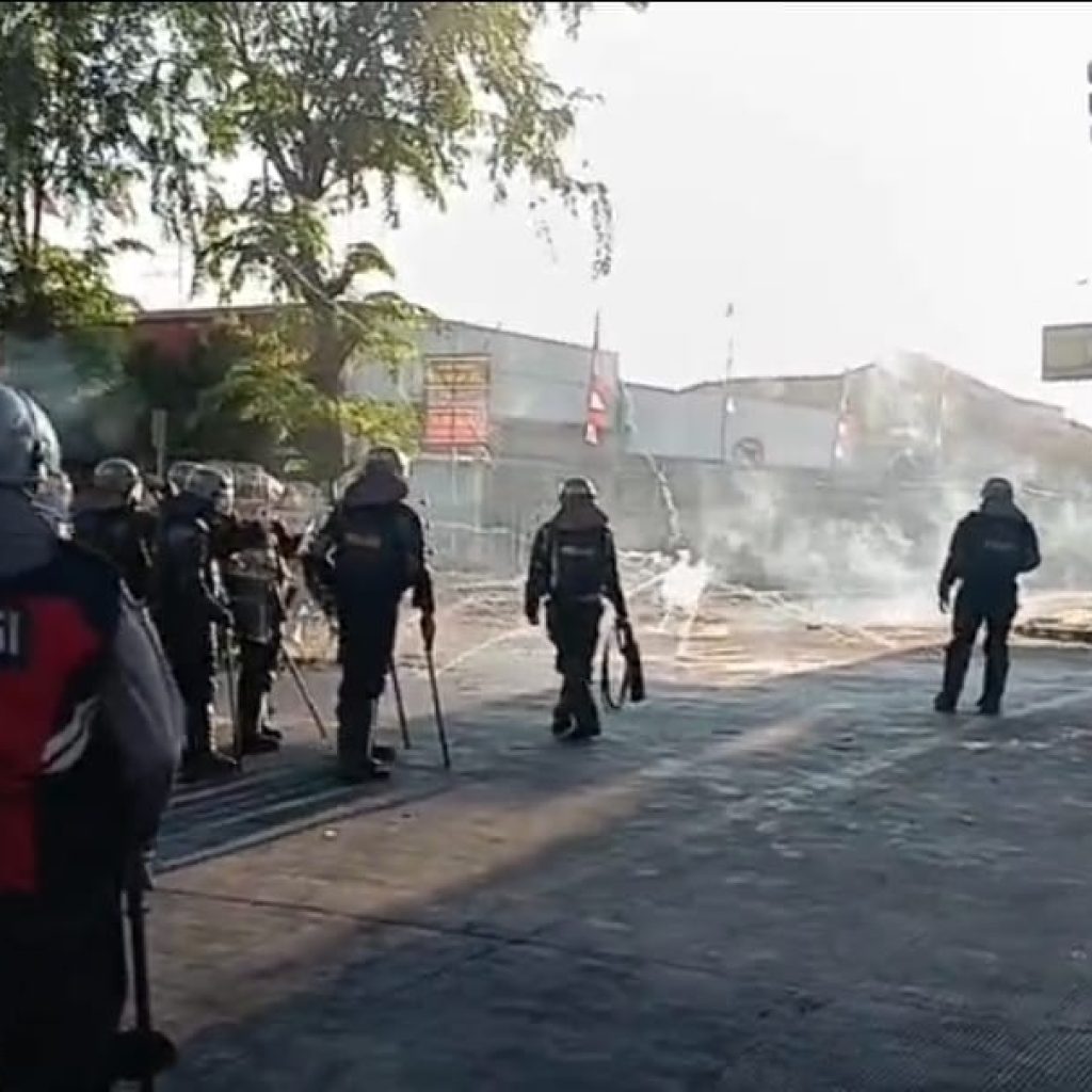 Warga Otista Raya Blokir Jalan, Situasi Kembali Chaos pada Jumat Pagi