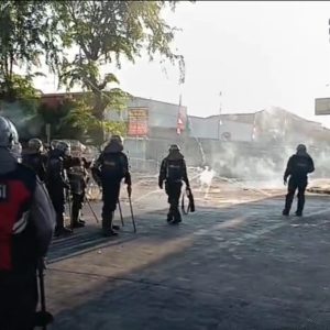 Warga Otista Raya Blokir Jalan, Situasi Kembali Chaos pada Jumat Pagi