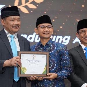 Apresiasi untuk Dr. Oni Sahroni: Penerima BAZNAS Award 2025 Ulama Pendukung Zakat
