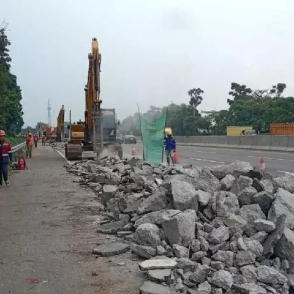 Pengendara Diminta Hati-Hati, Rekonstruksi Tol Jakarta-Cikampek Berlangsung Sepekan