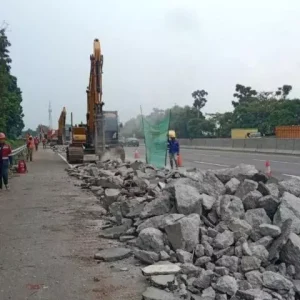 Pengendara Diminta Hati-Hati, Rekonstruksi Tol Jakarta-Cikampek Berlangsung Sepekan