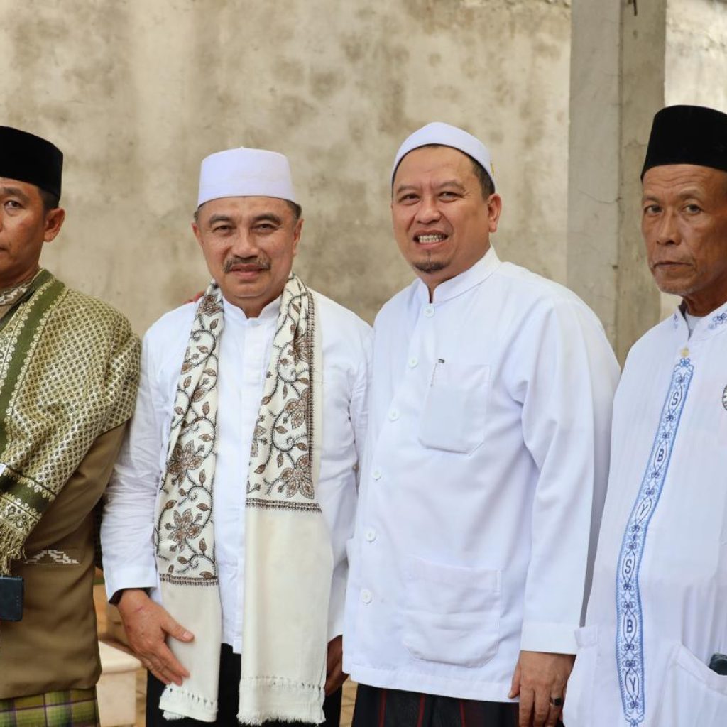 Sambangi Kediaman Ulama, Harris Bobihoe dan KH Wahyudi Sepakat Jaga Toleransi di Kota Bekasi