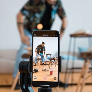 Daya Tarik Komunikasi Penjual: Kunci Menggoda Minat Beli Mahasiswa di Live TikTok