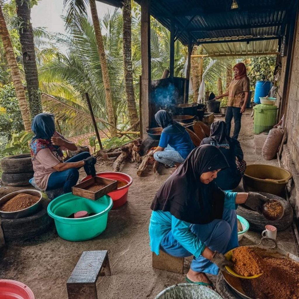Gula Semut Angkat Ekonomi Warga Hargorejo Melalui Program Reforma Agraria