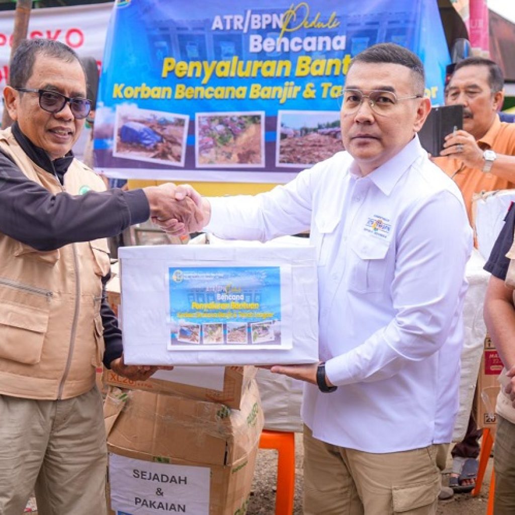 Wamen Ossy Serahkan Bantuan ATR/BPN Peduli Bencana di Sumut