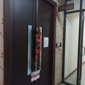 BreakingNews: KPK Segel Kantor Bupati Bekasi, Dugaan OTT