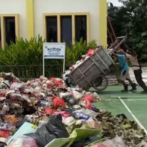 Pasca Penutupan TPS Liar, Kantor Kelurahan Kebalen Jadi Tujuan