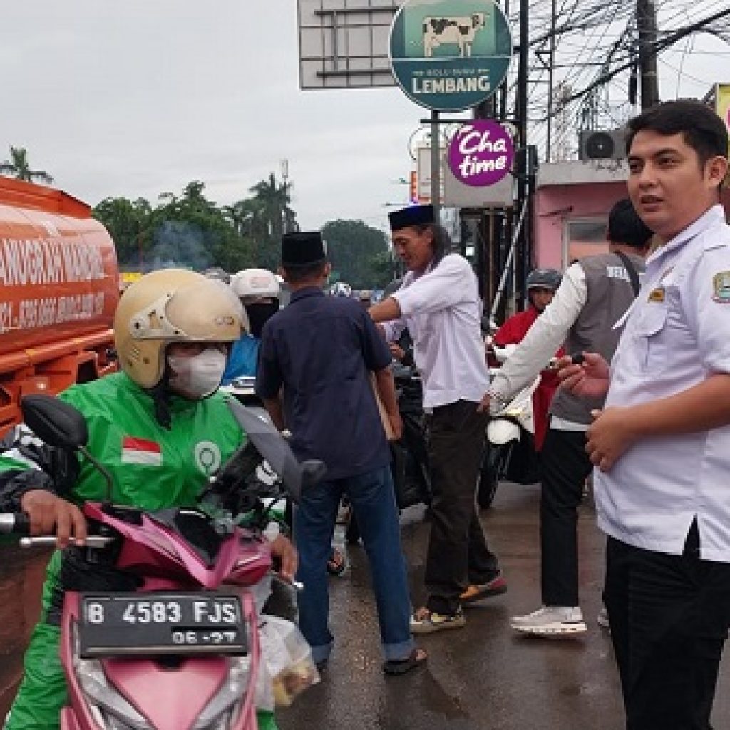 Rangga Jaya Pimpin Pembagian 400 Paket Takjil Karang Taruna di Bekasi Utara