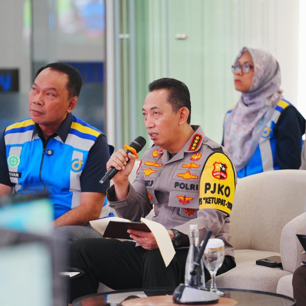 Tinjau Jasa Marga Command Center, Kapolri Pastikan Penanganan Arus Balik Berjalan Lancar dan Aman
