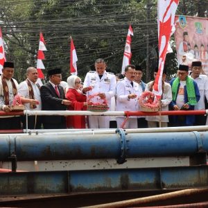 Tabur Bunga di Sasak Kapuk, Warga Bekasi Utara Lestarikan Sejarah Perjuangan KH Noer Alie