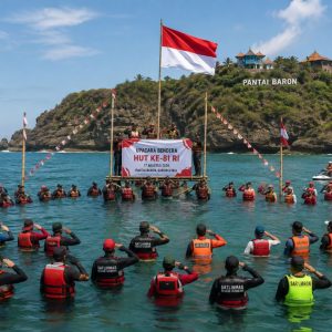 Upacara HUT RI ke-81 di Pantai Baron Diwarnai Aksi Heroik Pengibaran Bendera